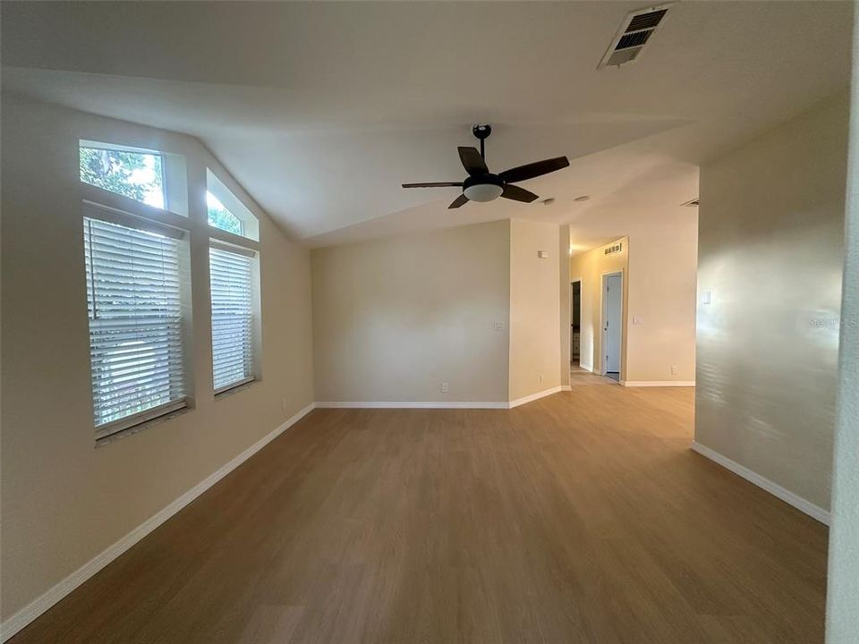 For Sale: $124,000 (2 beds, 2 baths, 1302 Square Feet)
