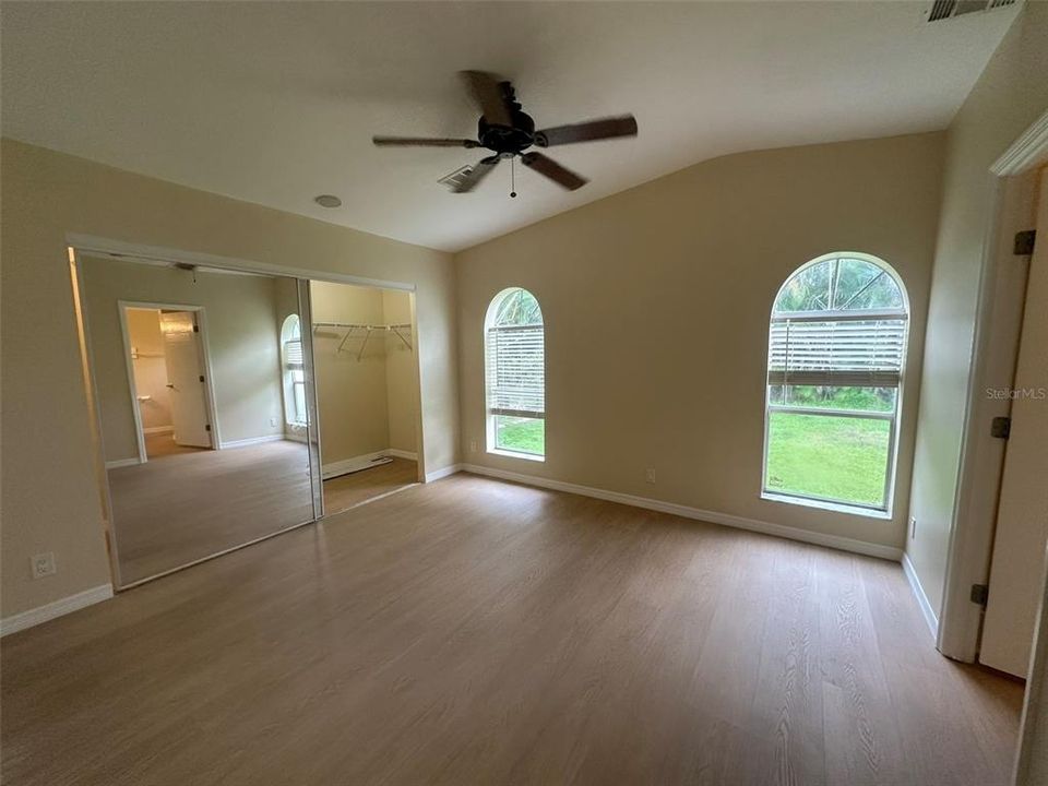 For Sale: $124,000 (2 beds, 2 baths, 1302 Square Feet)