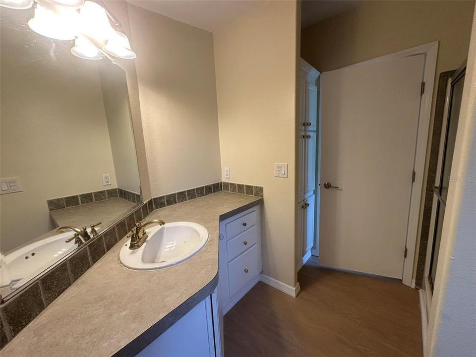 For Sale: $124,000 (2 beds, 2 baths, 1302 Square Feet)