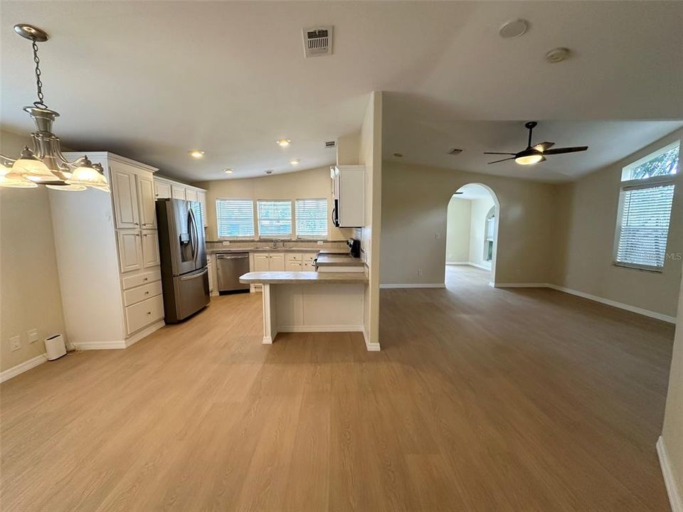 For Sale: $124,000 (2 beds, 2 baths, 1302 Square Feet)