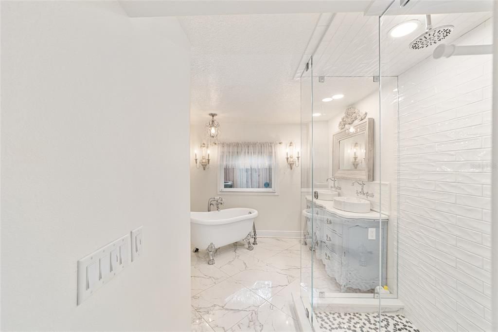 For Sale: $524,900 (4 beds, 2 baths, 2178 Square Feet)