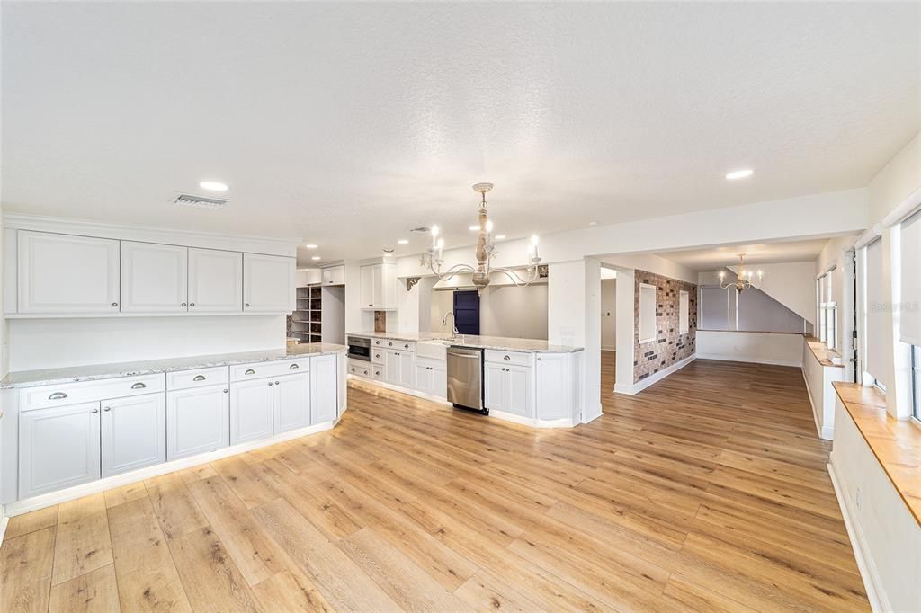 For Sale: $524,900 (4 beds, 2 baths, 2178 Square Feet)