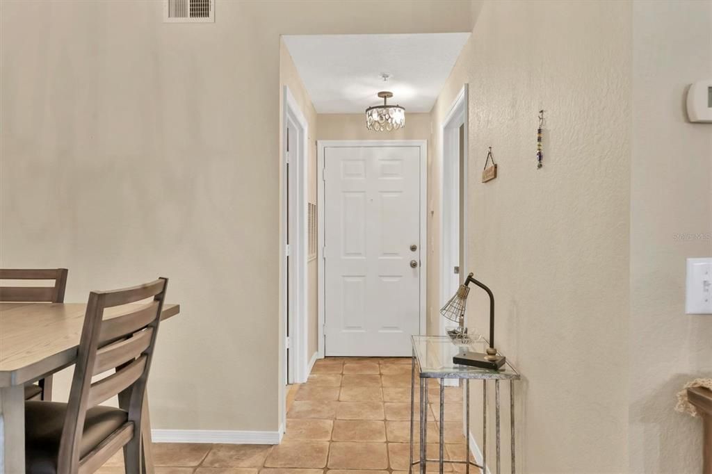 На продажу: $165,000 (1 спален, 1 ванн, 949 Квадратных фут)