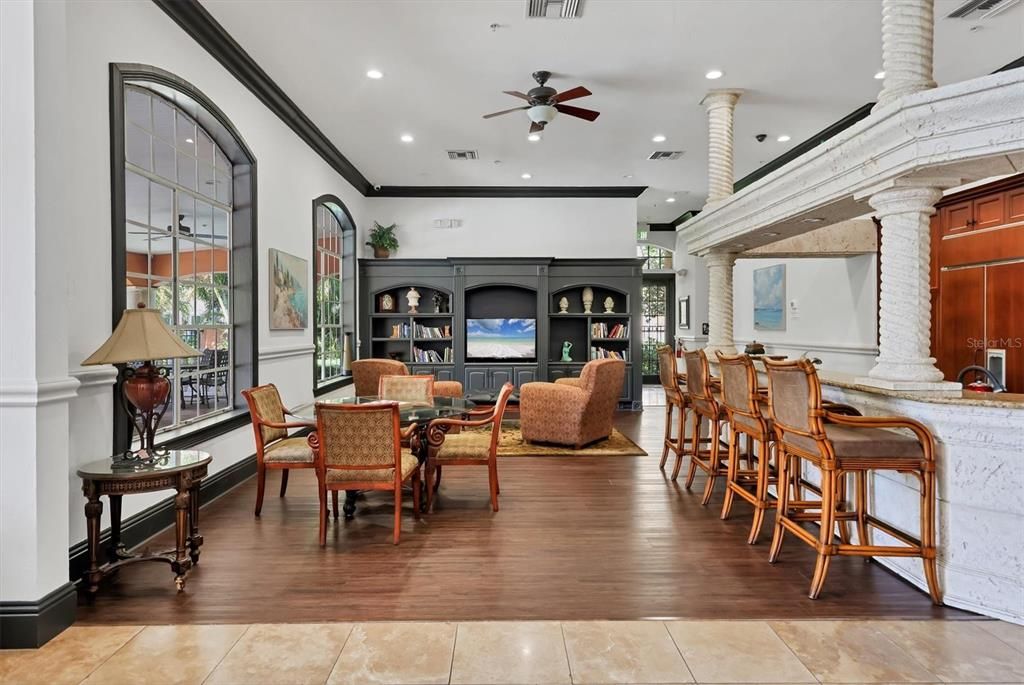 На продажу: $165,000 (1 спален, 1 ванн, 949 Квадратных фут)