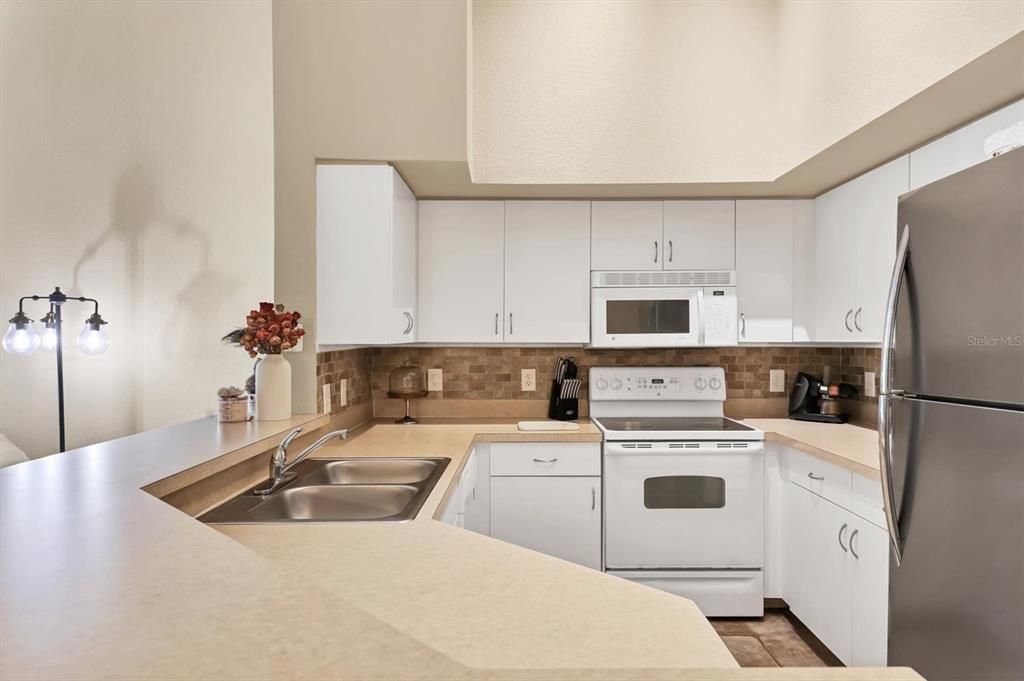 На продажу: $165,000 (1 спален, 1 ванн, 949 Квадратных фут)