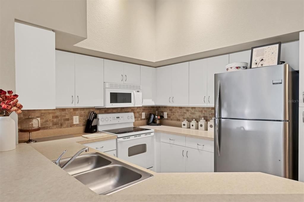 На продажу: $165,000 (1 спален, 1 ванн, 949 Квадратных фут)