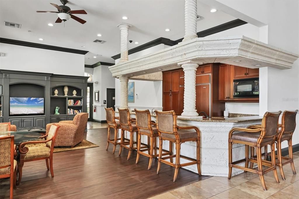 На продажу: $165,000 (1 спален, 1 ванн, 949 Квадратных фут)