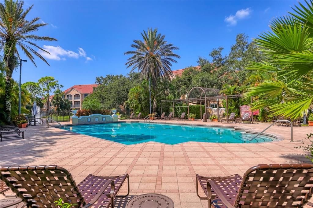 На продажу: $165,000 (1 спален, 1 ванн, 949 Квадратных фут)