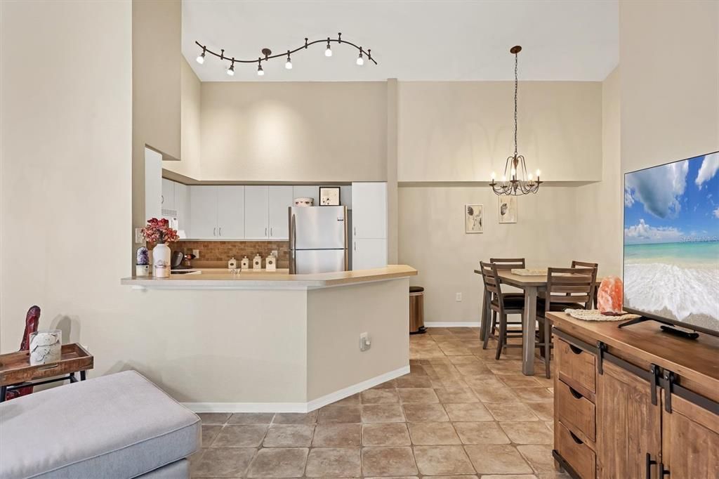 На продажу: $165,000 (1 спален, 1 ванн, 949 Квадратных фут)