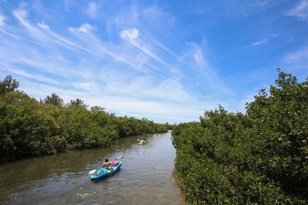 На продажу: $165,000 (1 спален, 1 ванн, 949 Квадратных фут)