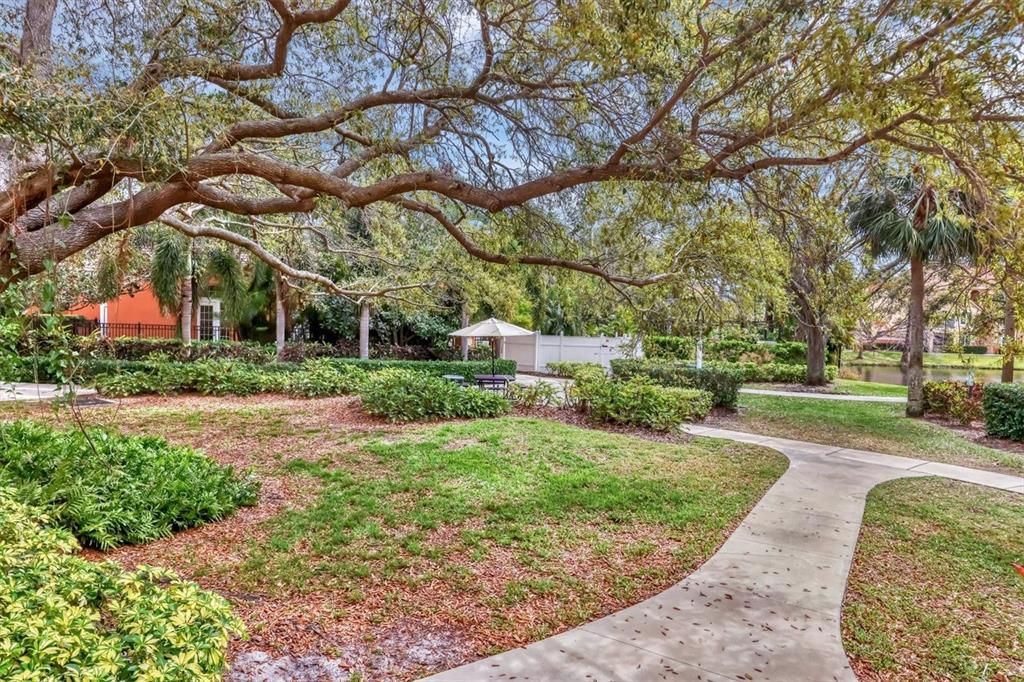 На продажу: $165,000 (1 спален, 1 ванн, 949 Квадратных фут)