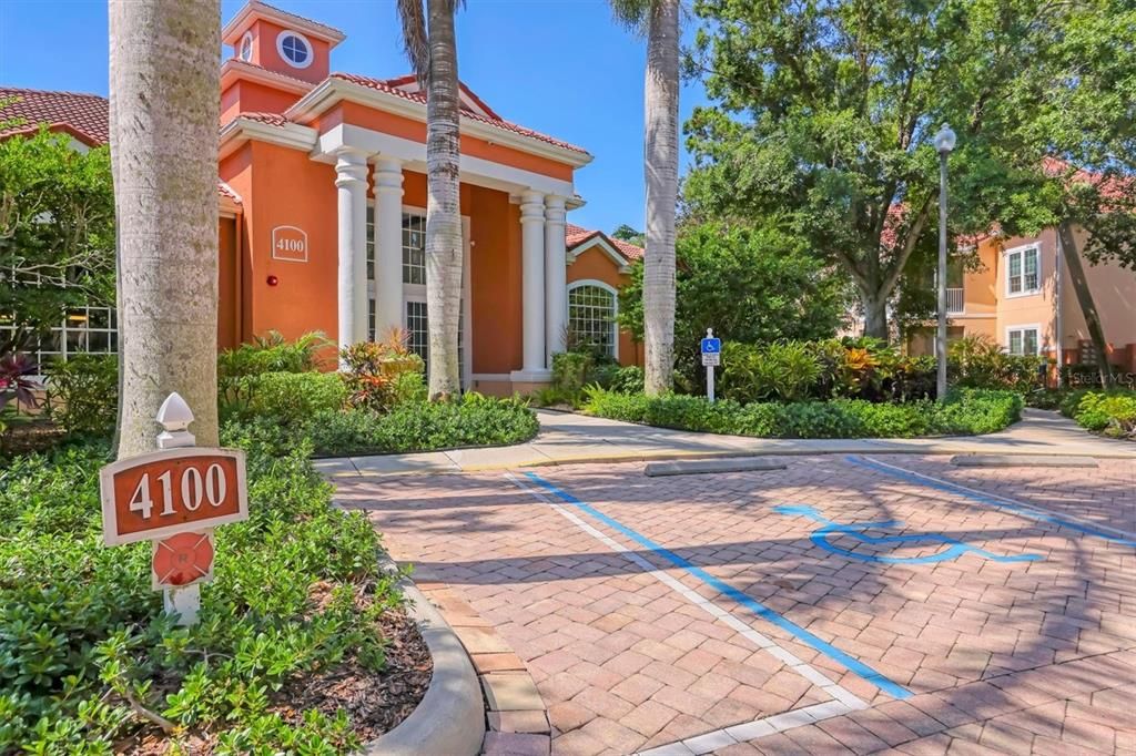 На продажу: $165,000 (1 спален, 1 ванн, 949 Квадратных фут)