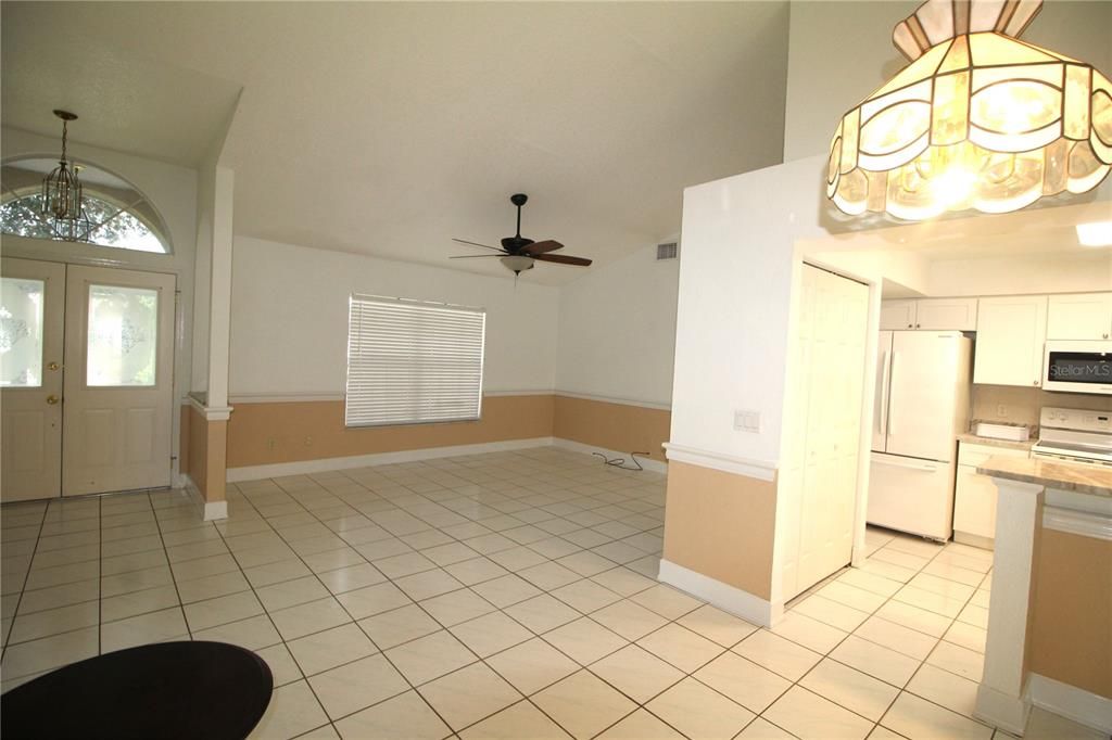 В аренду: $1,850 (3 спален, 2 ванн, 1429 Квадратных фут)