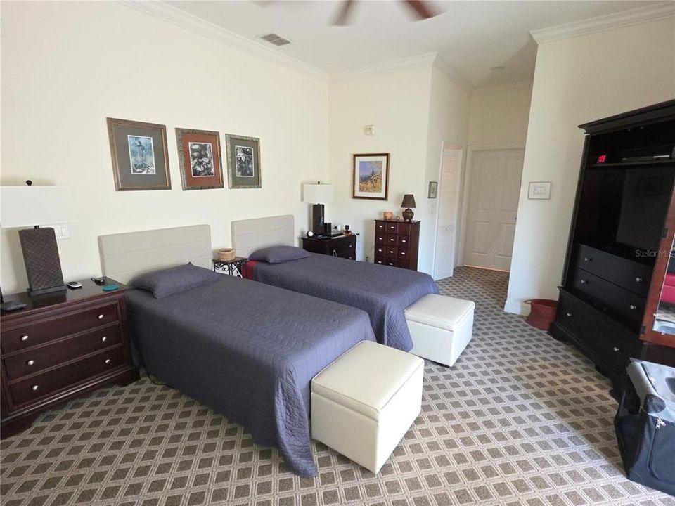 For Sale: $199,000 (2 beds, 2 baths, 1674 Square Feet)