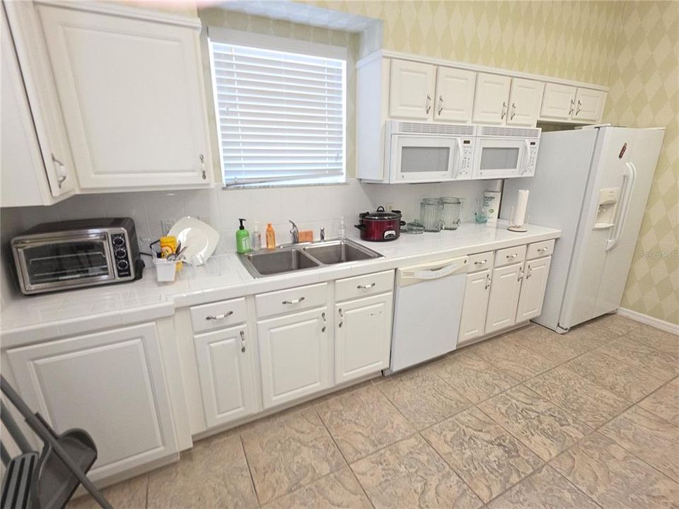 For Sale: $199,000 (2 beds, 2 baths, 1674 Square Feet)