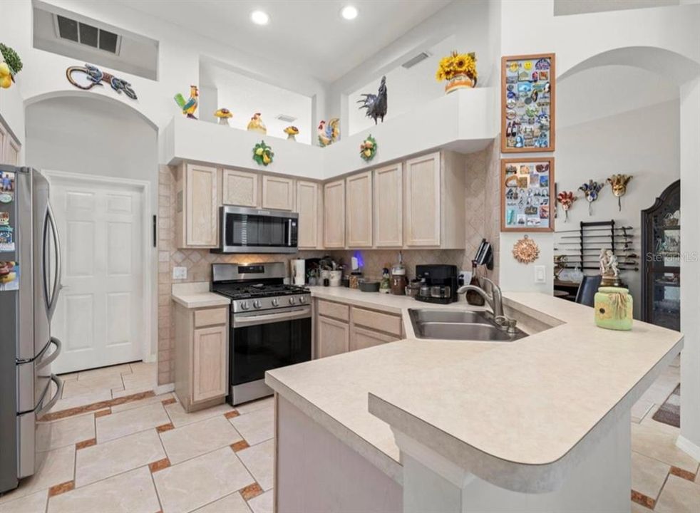 Active With Contract: $495,000 (3 beds, 2 baths, 1734 Square Feet)