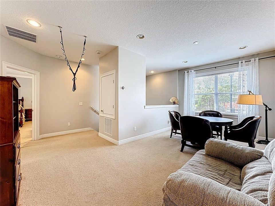 В аренду: $3,800 (4 спален, 3 ванн, 2956 Квадратных фут)