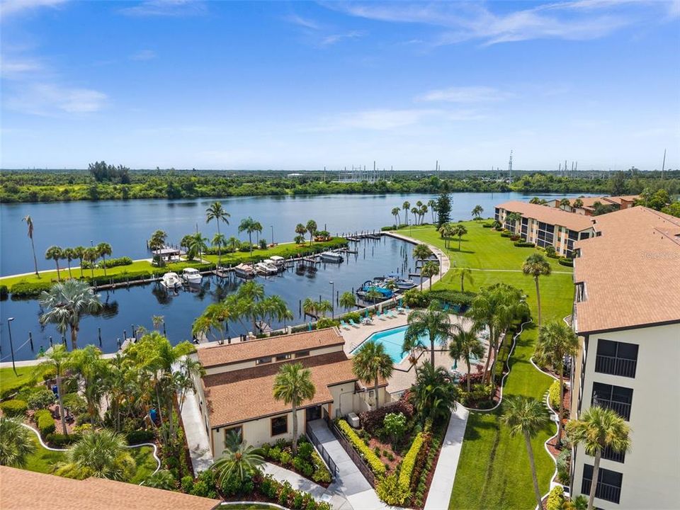 待售: $239,000 (2 贝兹, 2 浴室, 1051 平方英尺)