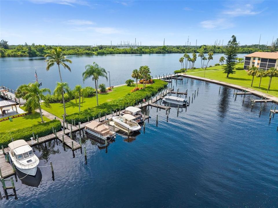 待售: $239,000 (2 贝兹, 2 浴室, 1051 平方英尺)