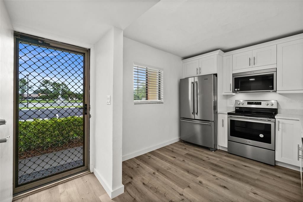 待售: $239,000 (2 贝兹, 2 浴室, 1051 平方英尺)