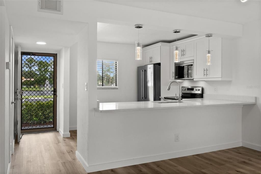 待售: $239,000 (2 贝兹, 2 浴室, 1051 平方英尺)