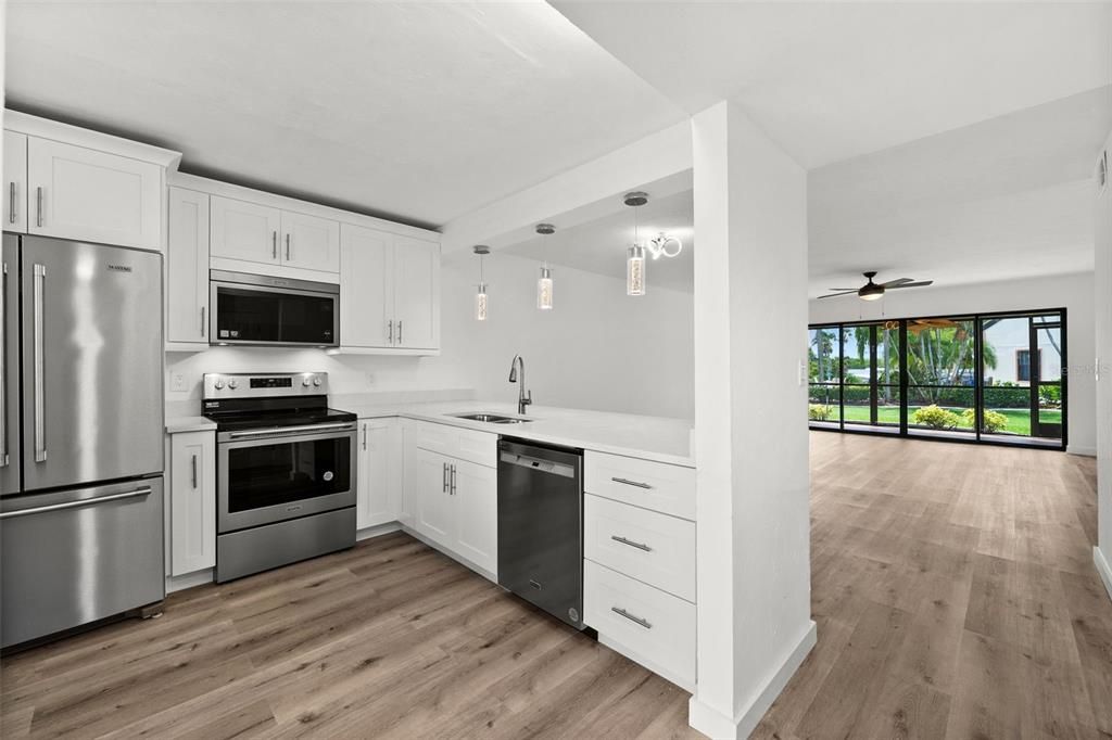 待售: $239,000 (2 贝兹, 2 浴室, 1051 平方英尺)