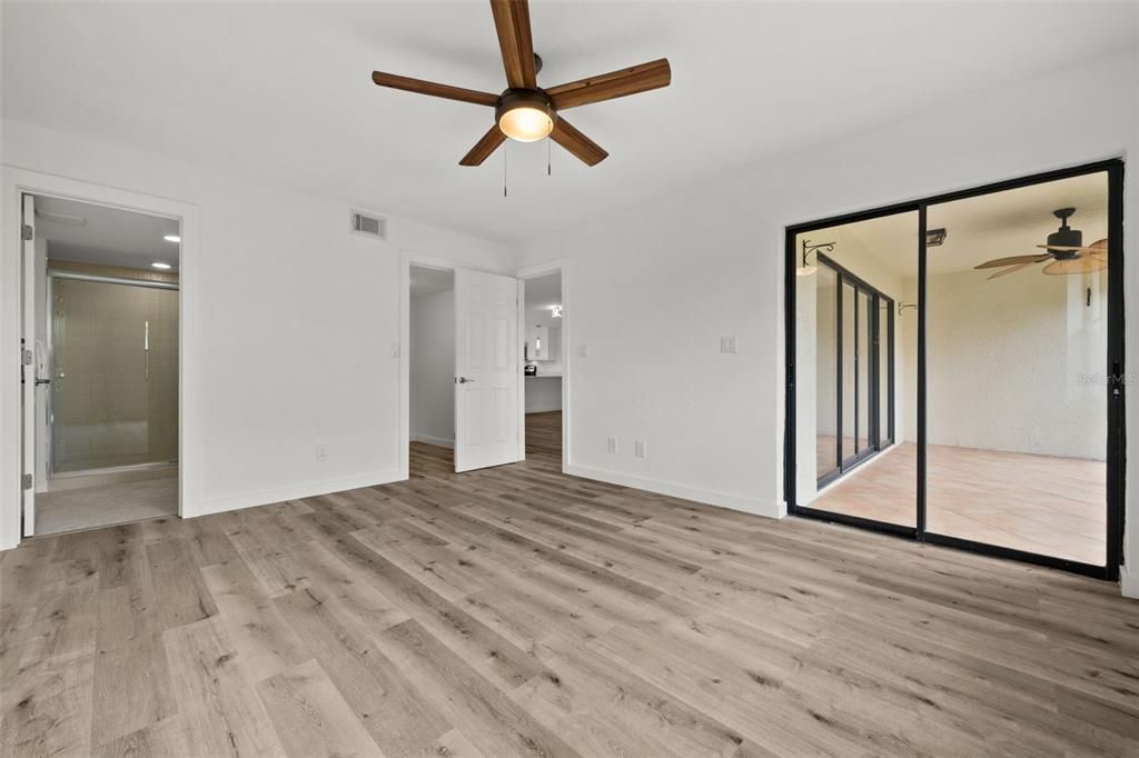 待售: $239,000 (2 贝兹, 2 浴室, 1051 平方英尺)