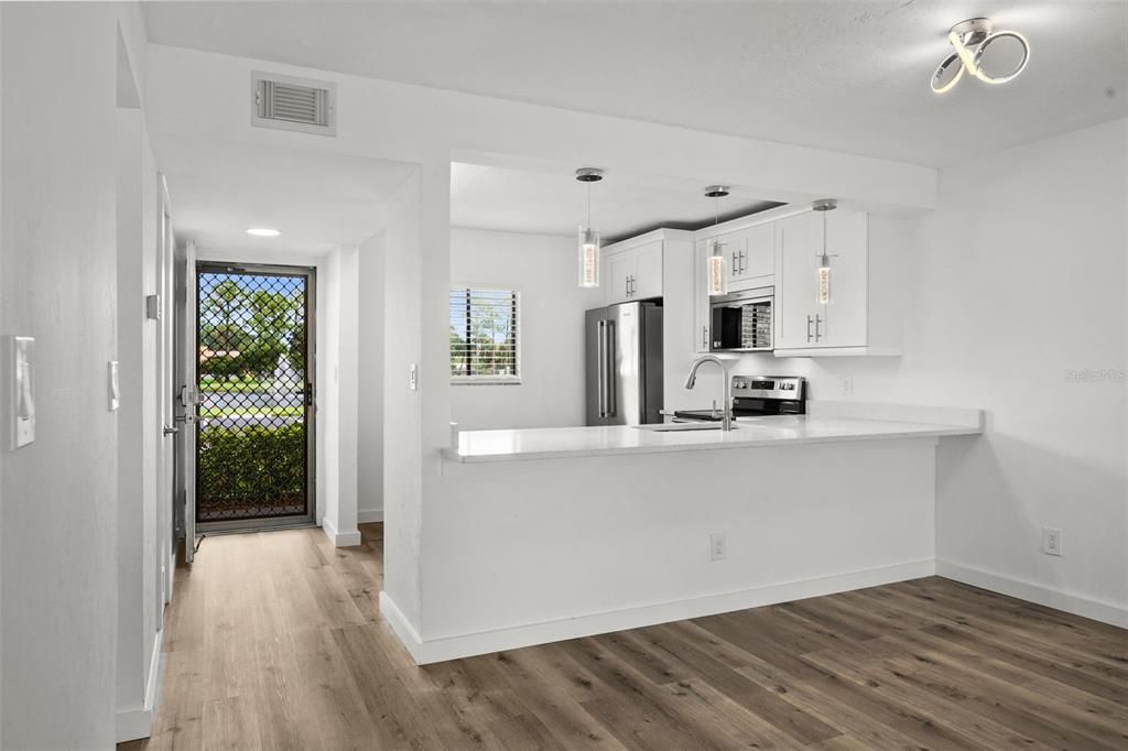 待售: $239,000 (2 贝兹, 2 浴室, 1051 平方英尺)