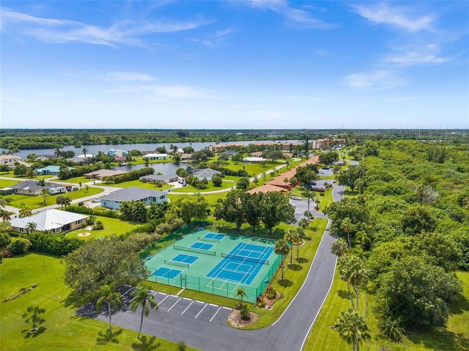 待售: $239,000 (2 贝兹, 2 浴室, 1051 平方英尺)