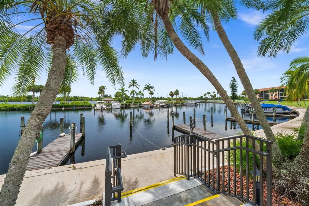 待售: $239,000 (2 贝兹, 2 浴室, 1051 平方英尺)