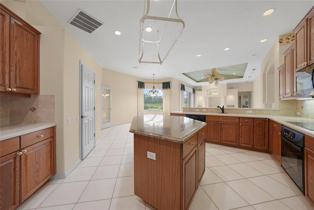 待售: $749,000 (4 贝兹, 3 浴室, 3838 平方英尺)