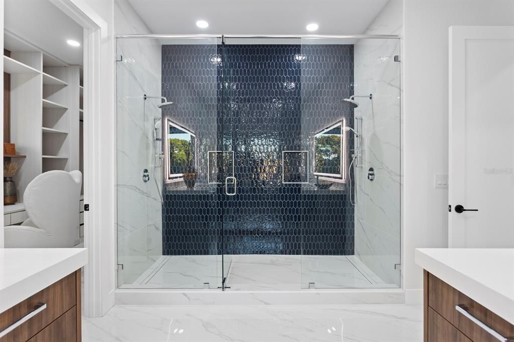 For Sale: $3,695,000 (4 beds, 5 baths, 4556 Square Feet)