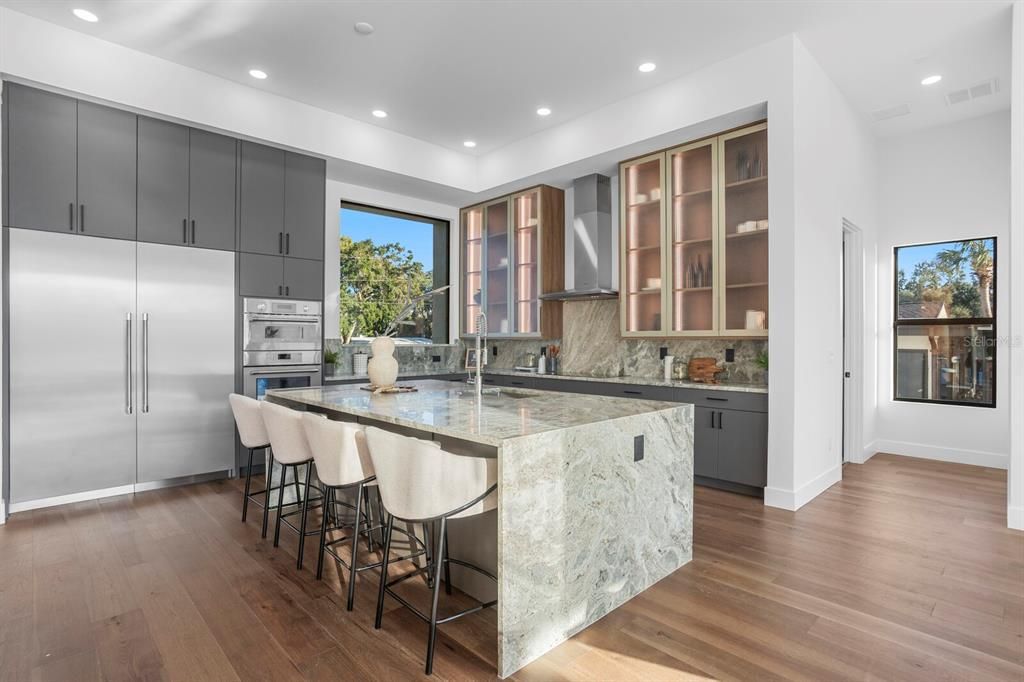 For Sale: $3,695,000 (4 beds, 5 baths, 4556 Square Feet)