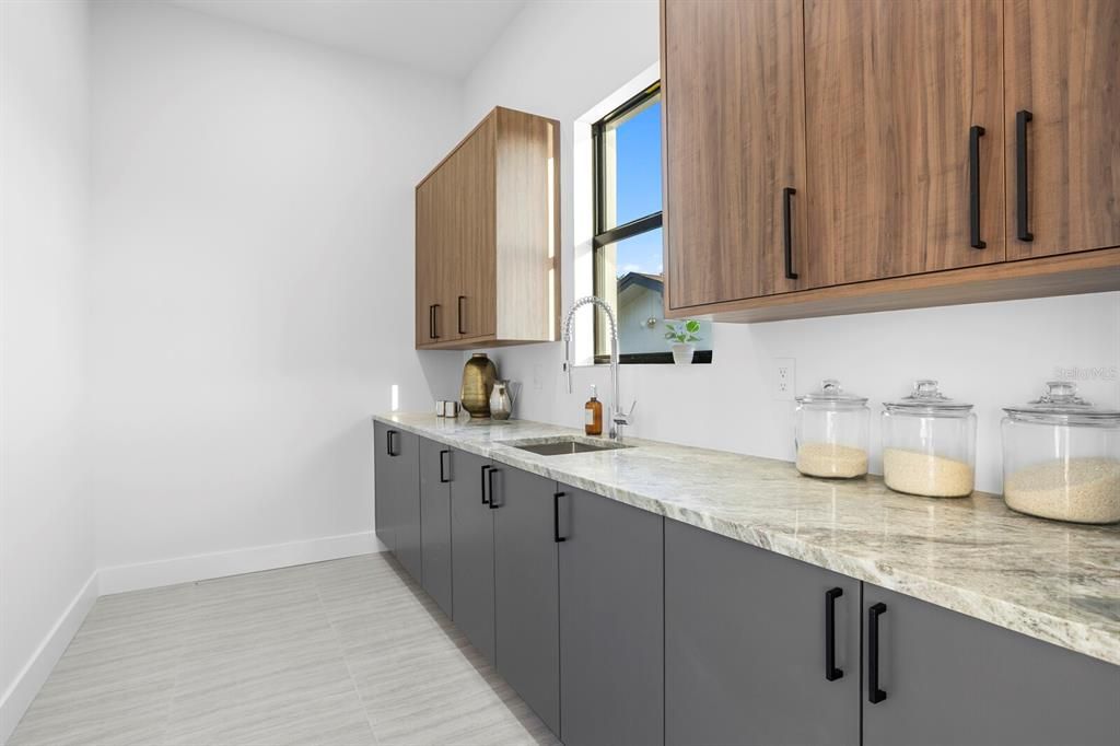 For Sale: $3,695,000 (4 beds, 5 baths, 4556 Square Feet)