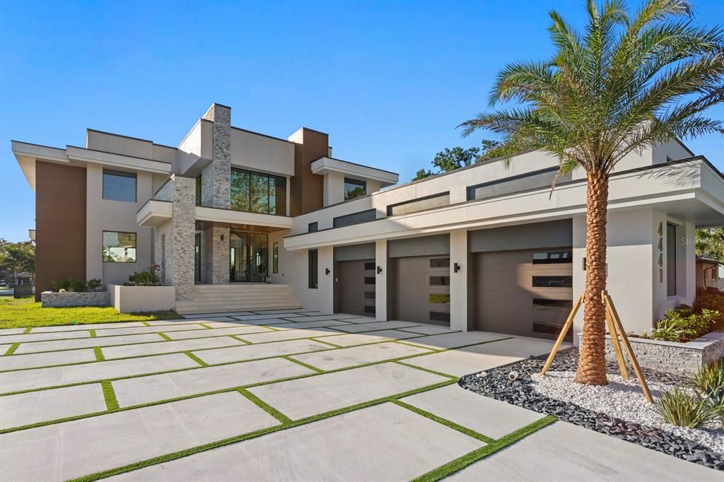 For Sale: $3,695,000 (4 beds, 5 baths, 4556 Square Feet)