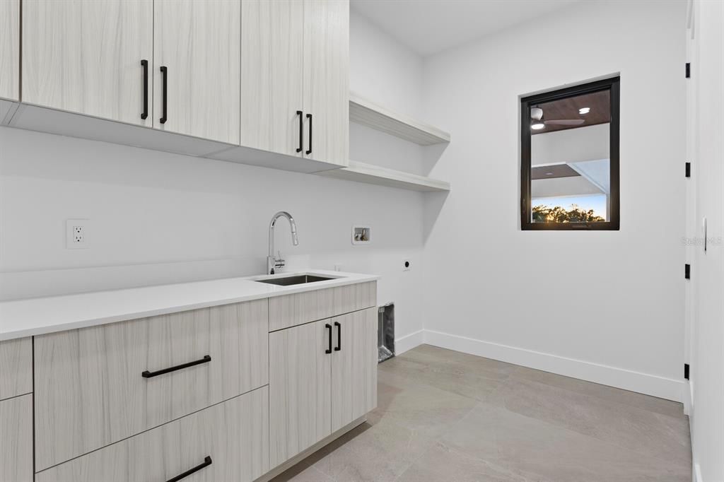 For Sale: $3,695,000 (4 beds, 5 baths, 4556 Square Feet)