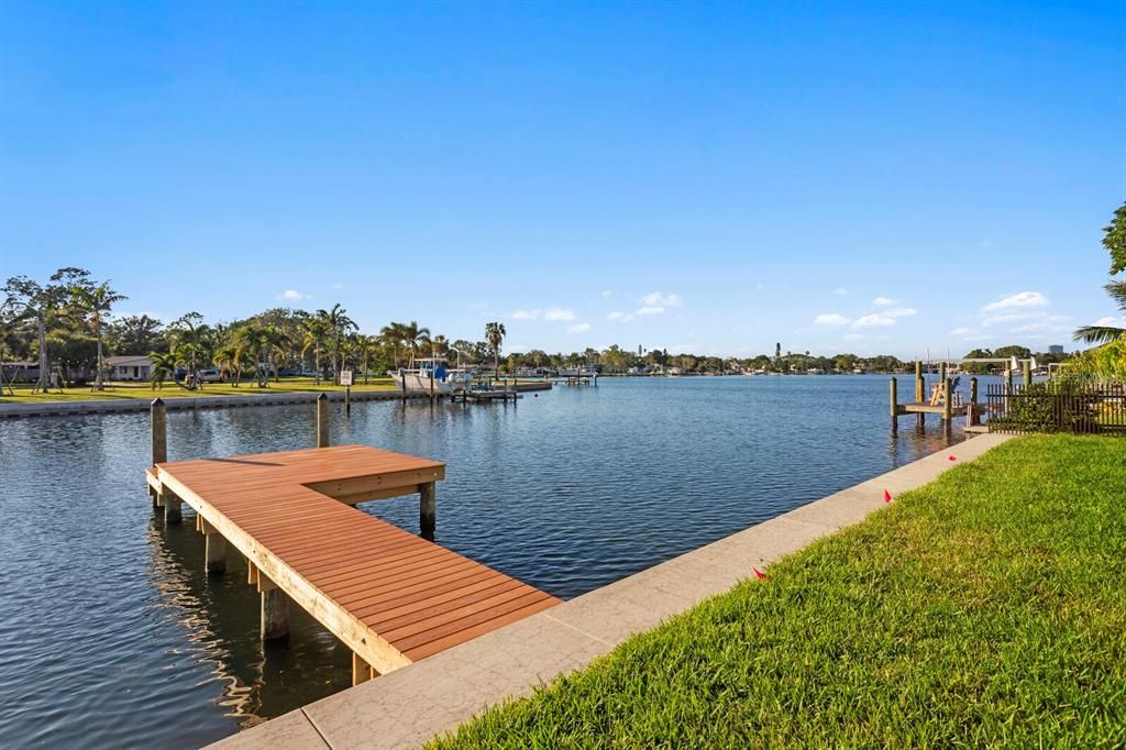 For Sale: $3,695,000 (4 beds, 5 baths, 4556 Square Feet)