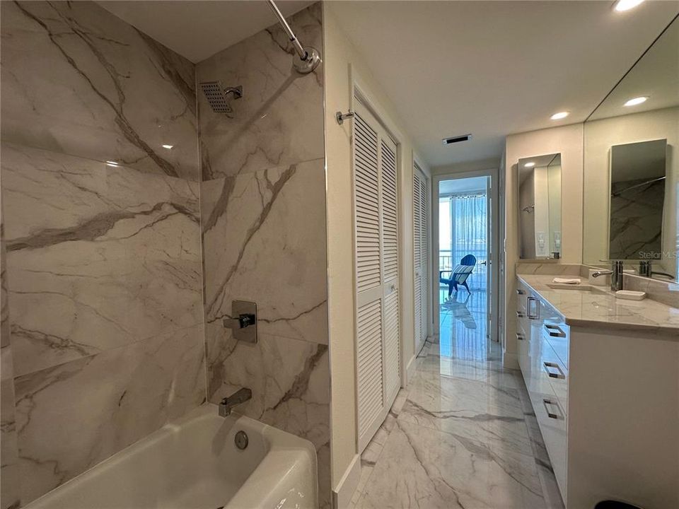 Activo con contrato: $3,750 (2 camas, 2 baños, 1269 Pies cuadrados)