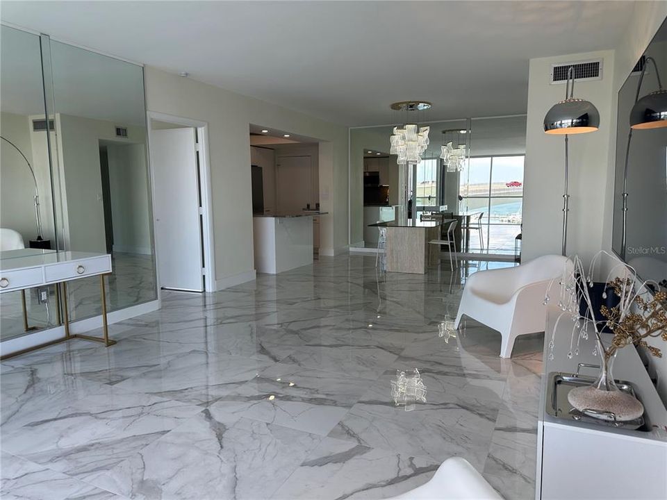 Activo con contrato: $3,750 (2 camas, 2 baños, 1269 Pies cuadrados)