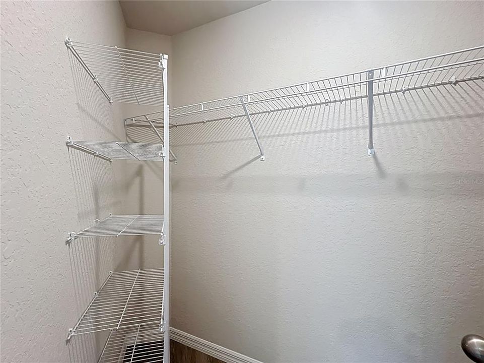 На продажу: $419,900 (4 спален, 0 ванн, 2104 Квадратных фут)