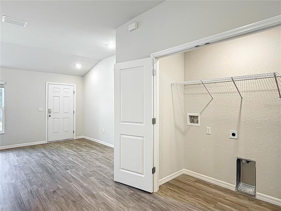 На продажу: $419,900 (4 спален, 0 ванн, 2104 Квадратных фут)