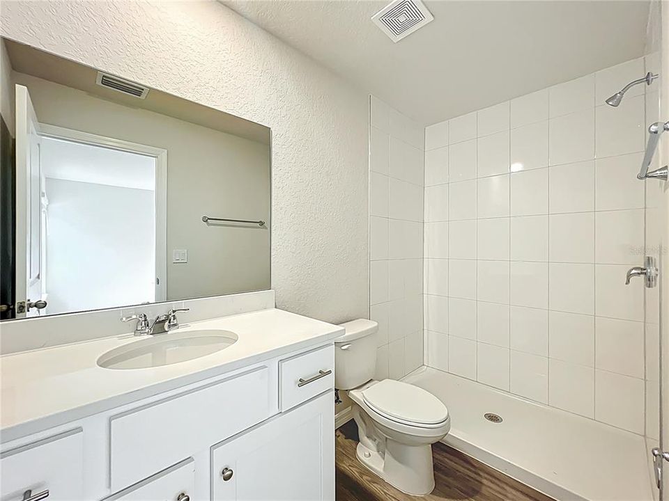 На продажу: $419,900 (4 спален, 0 ванн, 2104 Квадратных фут)