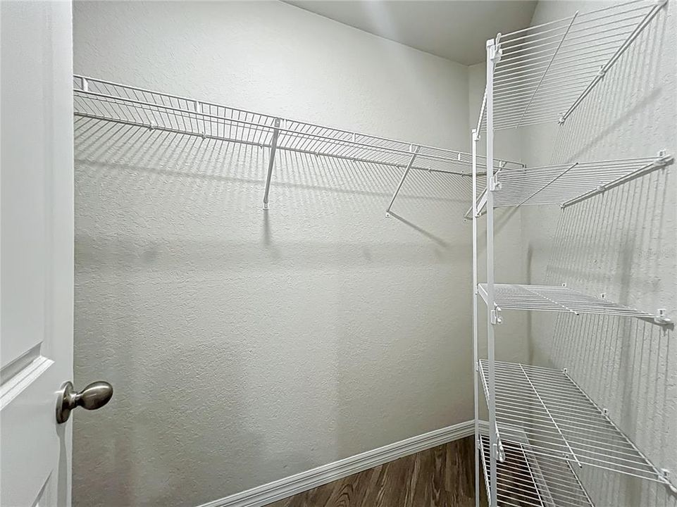 На продажу: $419,900 (4 спален, 0 ванн, 2104 Квадратных фут)