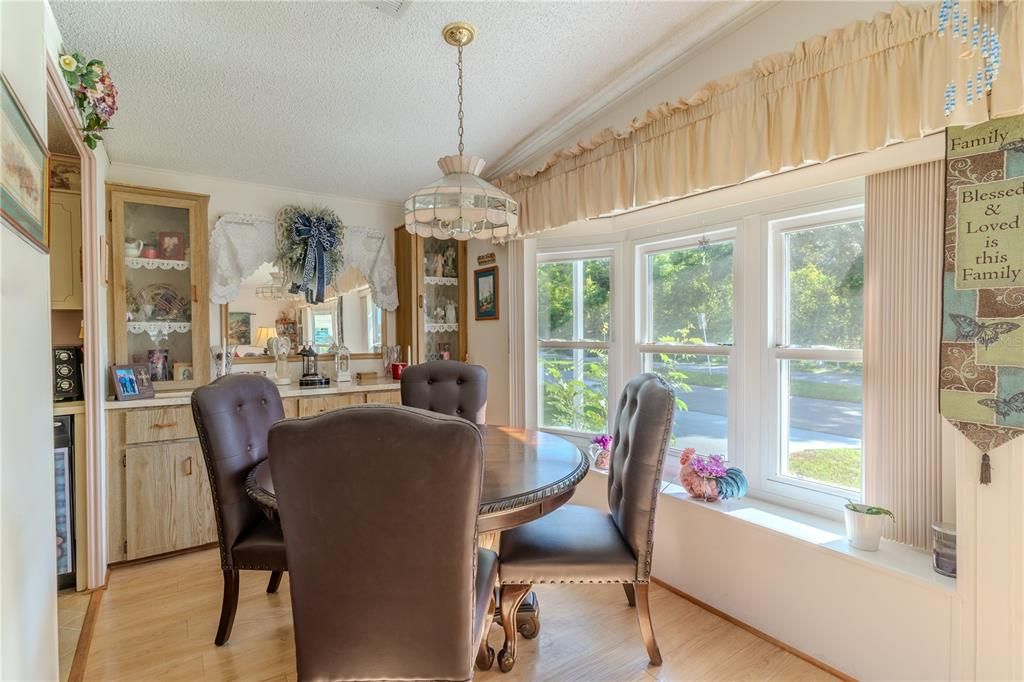 合同活跃: $169,990 (3 贝兹, 2 浴室, 1104 平方英尺)