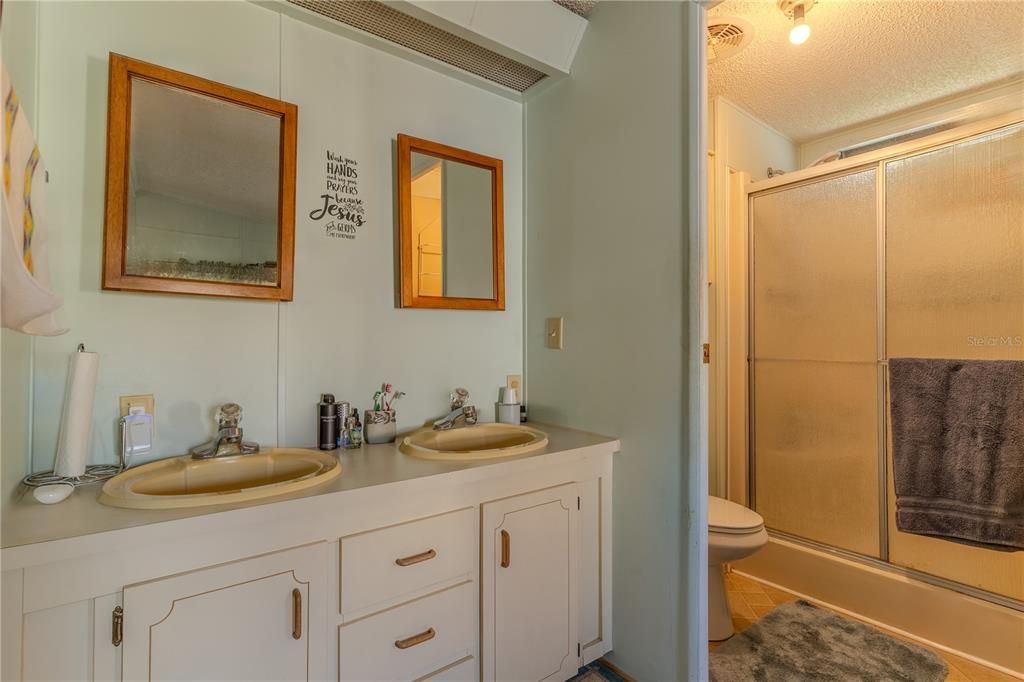 合同活跃: $169,990 (3 贝兹, 2 浴室, 1104 平方英尺)