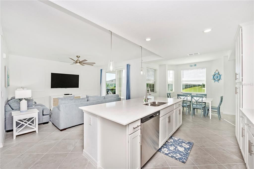 出租: $2,500 (2 贝兹, 2 浴室, 1154 平方英尺)