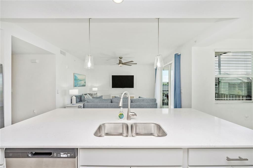 出租: $2,500 (2 贝兹, 2 浴室, 1154 平方英尺)