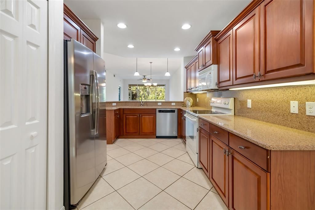 Под контрактом: $265,000 (2 спален, 2 ванн, 1496 Квадратных фут)