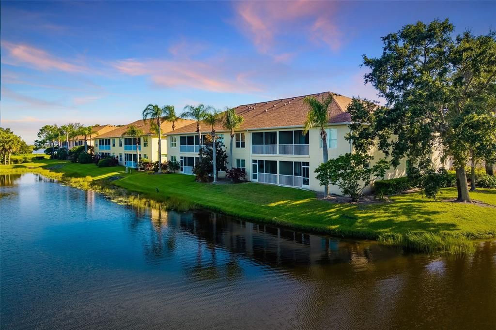 Под контрактом: $265,000 (2 спален, 2 ванн, 1496 Квадратных фут)