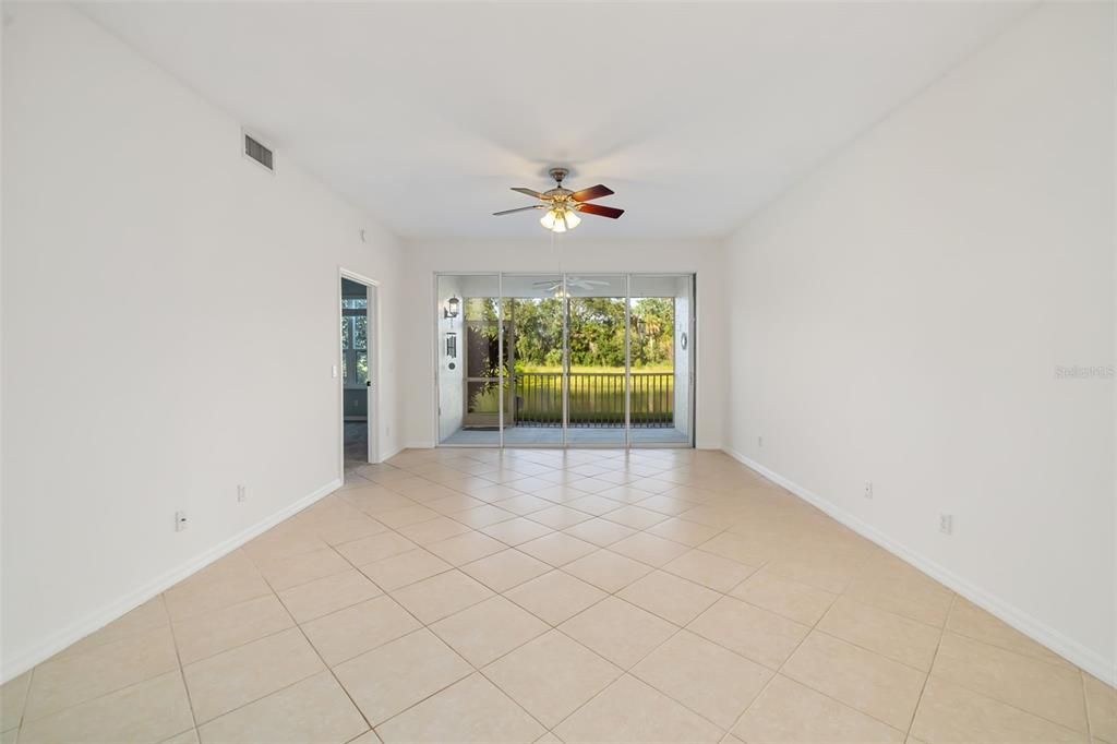 Под контрактом: $265,000 (2 спален, 2 ванн, 1496 Квадратных фут)